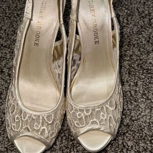 Audrey Brooke lace peep toe pump-Excellent condition